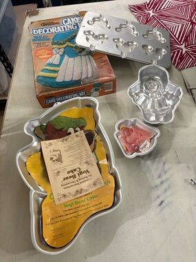 Vintage Lot of Wilton  Aluminum  - Home Kitchen Cake Decorating Kit Pans Retro